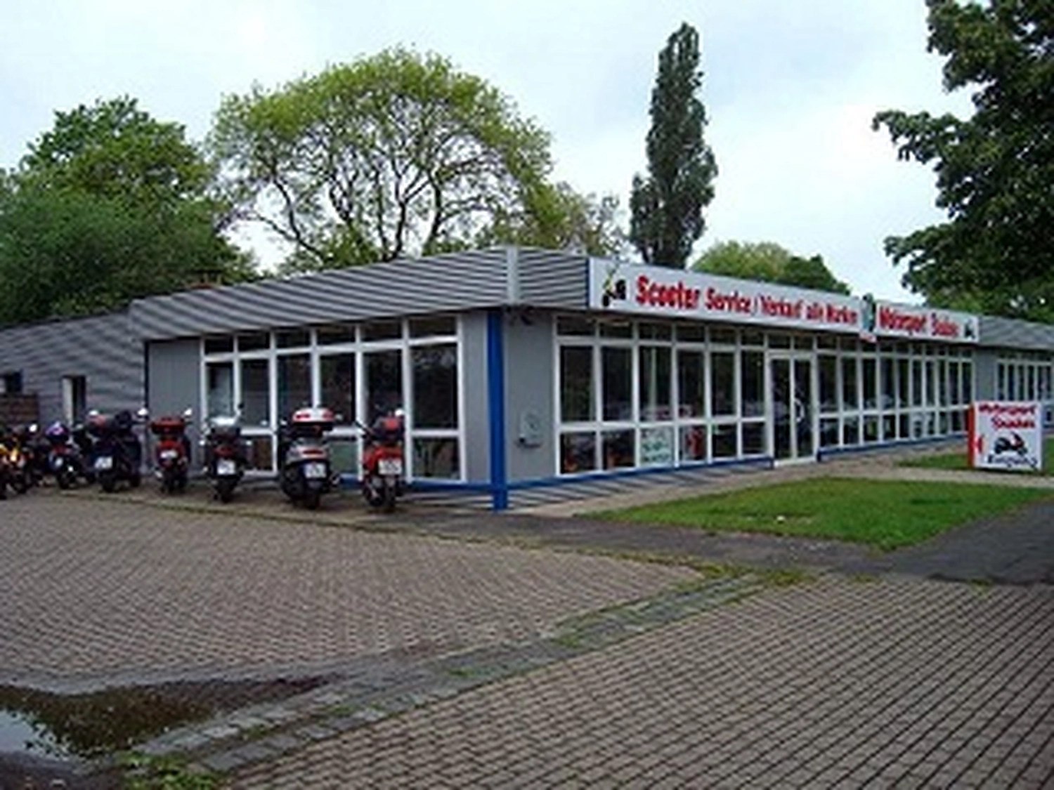 Motorsport Brinker - Motorräder & Scooter in Duisburg -  Aufnahme aus dem Geschäft