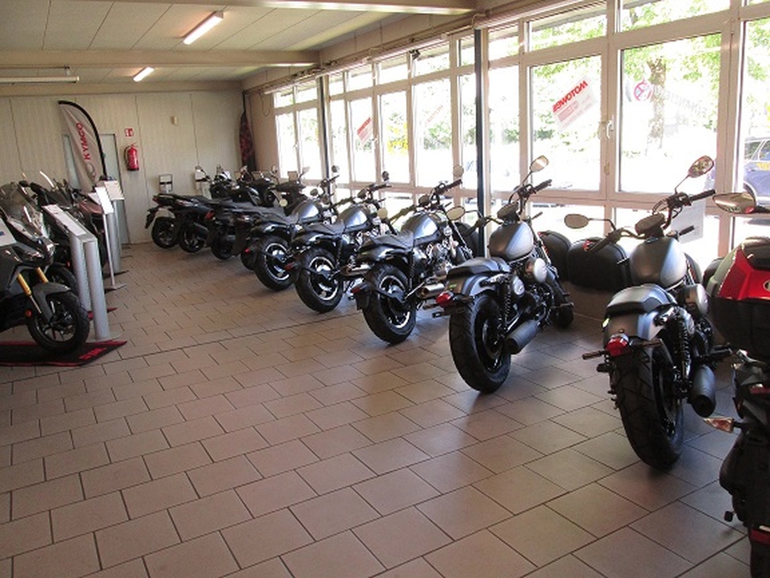 Motorsport Brinker - Motorräder & Scooter in Duisburg -  Aufnahme aus dem Geschäft
